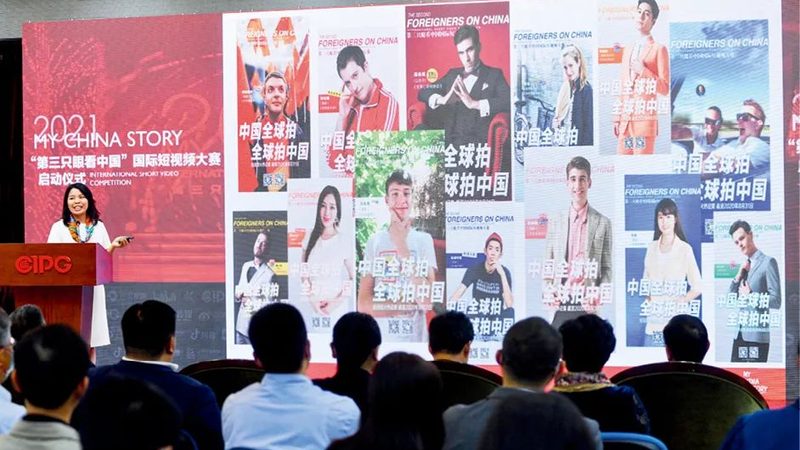 在购买短视频拍摄入门书籍时，价格也是一个不可忽视的因素。以下是一些建议：